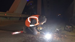 В Астрахани провели ямочный ремонт Старого моста