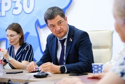 Депутаты оказывают помощь астраханцам в общественном штабе «Единой России»