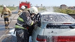 В Астраханской области неисправный автомобиль поджёг сухую траву