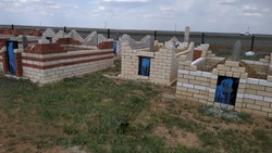 В Ахтубинском районе восстанавливают осквернённое кладбище