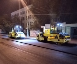 Продолжается укладка асфальта на улице Свердлова