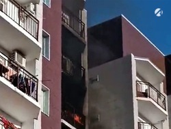 В Астрахани пожар повредил три квартиры