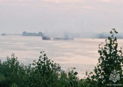 В Астраханской области тушат пожар на корабле
