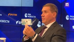 В Банке России показали новые купюры номиналом 1000 и 5000 рублей