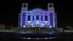 Астраханский театр оперы и балета сменил подсветку в честь акции «Зажги синим»