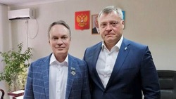 Губернатор Астраханской области вручил сенатору Александру Башкину знак отличия «Честь и Слава»