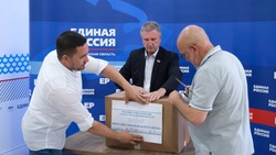 Депутаты Думы АО передали более двух тысяч книг школьникам из Кременского района ЛНР