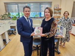 Туркмено-российской школе в Ашхабаде передали подарок от астраханского губернатора