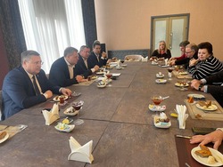 Астраханский губернатор встретился с российскими соотечественниками в Азербайджане