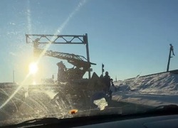 В Астрахани снова ремонтируют рамку-ограничитель на Старом мосту