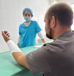 В Саратове мужчине спасли руку после травмы циркулярной пилой