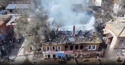 В двух многоквартирных домах в Астрахани тушат пожар 