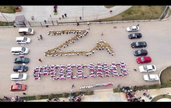 В Астраханской области больше двухсот школьников составили на площади слова «ZA Россию»