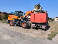 За сутки с астраханских улиц убрали около 70 тонн мусора