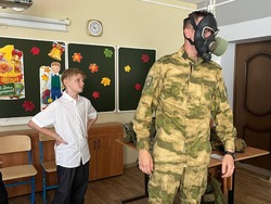 Росгвардейцы встретились с астраханскими школьниками