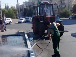 Астраханские коммунальщики приступили к работе с новой техникой