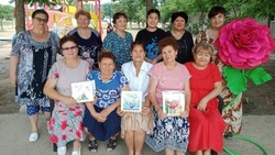 Астраханские пенсионеры показали свои клумбы на дачных участках