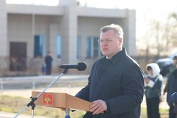 Астраханский губернатор поздравил авиацентр ВКС с юбилеем