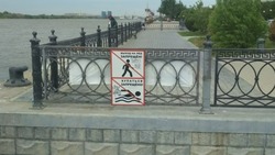 В Астрахани обновили запрещающие вывески в местах несанкционированного купания