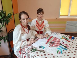 Астраханские мастера вышивают карту региона