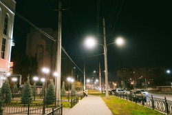 Наружное освещение продолжают обновлять в Астрахани
