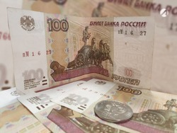 Астраханцам могут повысить минимальную зарплату до 19,2 тысячи рублей
