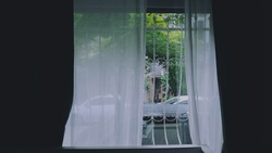 Мошенник оставил астраханку без оконных штор