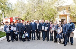 В День пожарной охраны России астраханским спасателям вручили награды