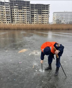 Толщина льда в Астрахани достигла критически низких значений