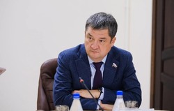 Депутат Госдумы помог маломобильному астраханцу получить инвалидное кресло