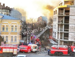 В центре Астрахани из-за пожара образовалась пробка