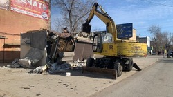 В Астраханской области сносят незаконные торговые павильоны