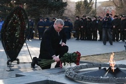 Глава Астраханской области почтил память героев Великой Отечественной войны