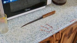 Астраханец ударил ревнивую жену ножом в живот