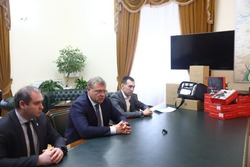 Астраханский губернатор передал бойцам СВО технику и снаряжение