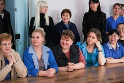 Ринат Аюпов поздравил сотрудниц астраханских предприятий с наступающим 8 Марта