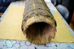 «Астрводоканал» передал деревянную трубу в музей
