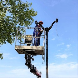 В Астрахани приводят в порядок городское освещение