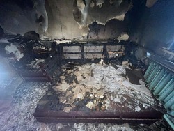 Загоревшийся диван в астраханской квартире привёл к гибели пенсионера и ребёнка