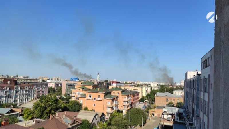 В Астрахани около Больших Исад горит хозпостройка