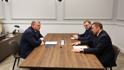 Губернатору Астраханской области представили нового главврача АМОКБ
