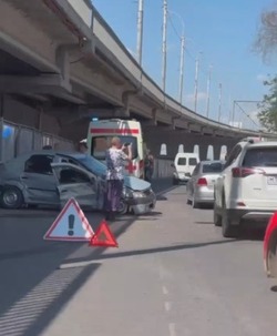 В Астрахани рядом с Новым мостом произошла авария