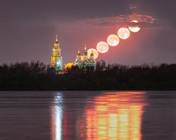 Астраханка запечатлела суперлуние над Успенским собором кремля