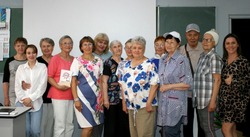 Пожилых астраханцев учат пользоваться онлайн-сервисами ЖКХ