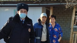 Астраханские полицейские помогали горожанам связаться с родственниками из других регионов