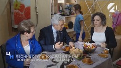 Леонид Огуль поздравил жену мобилизованного астраханца с 8 Марта