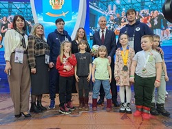 Министр спорта РФ посетил астраханский стенд на ВДНХ