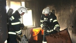 В Астрахани из-за неосторожности при курении загорелся дом