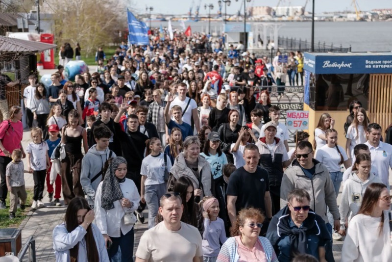 Три тысячи астраханцев прошли по 10 тысяч шагов 