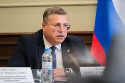 Денис Афанасьев обсудил с главами парламентских фракций социально-экономическую политику региона